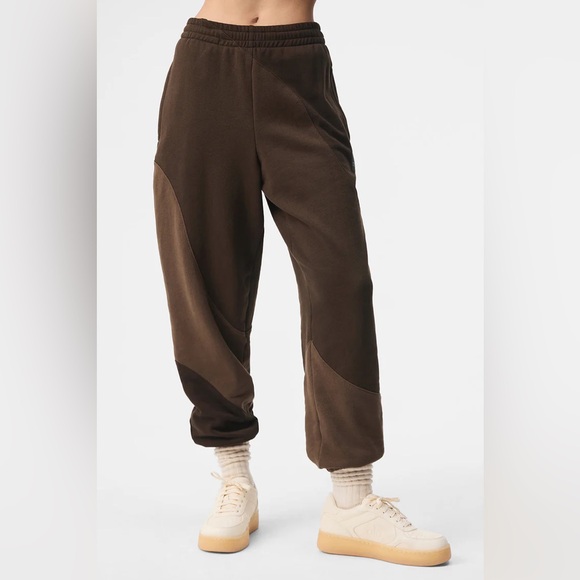 ALO Make Waves Sweatpant - Picture 1 of 5